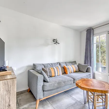 Holiday home Un Nid Dans La Pinede - *