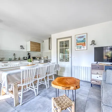 Holiday home Un Nid Dans La Pinede -